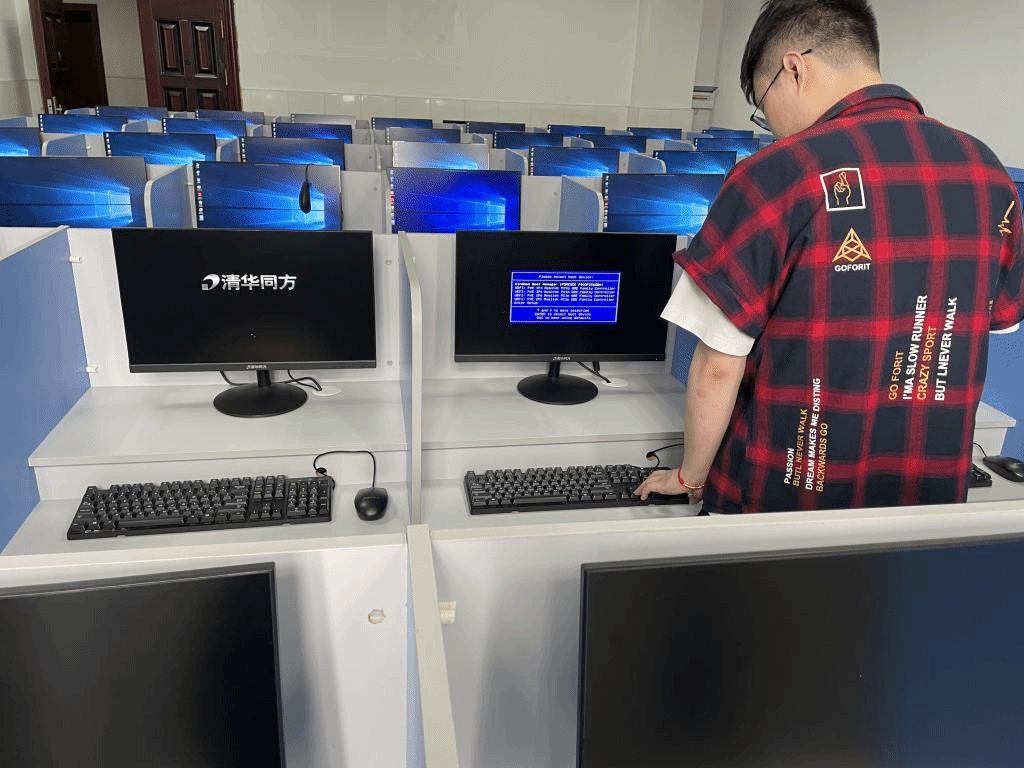 计算机学院实训教研室开展期中机房维护工作，提升计算机系统服务质量